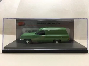 Trax TRR105 1966-1968 HR Panel Van –Green - Picture 1 of 5