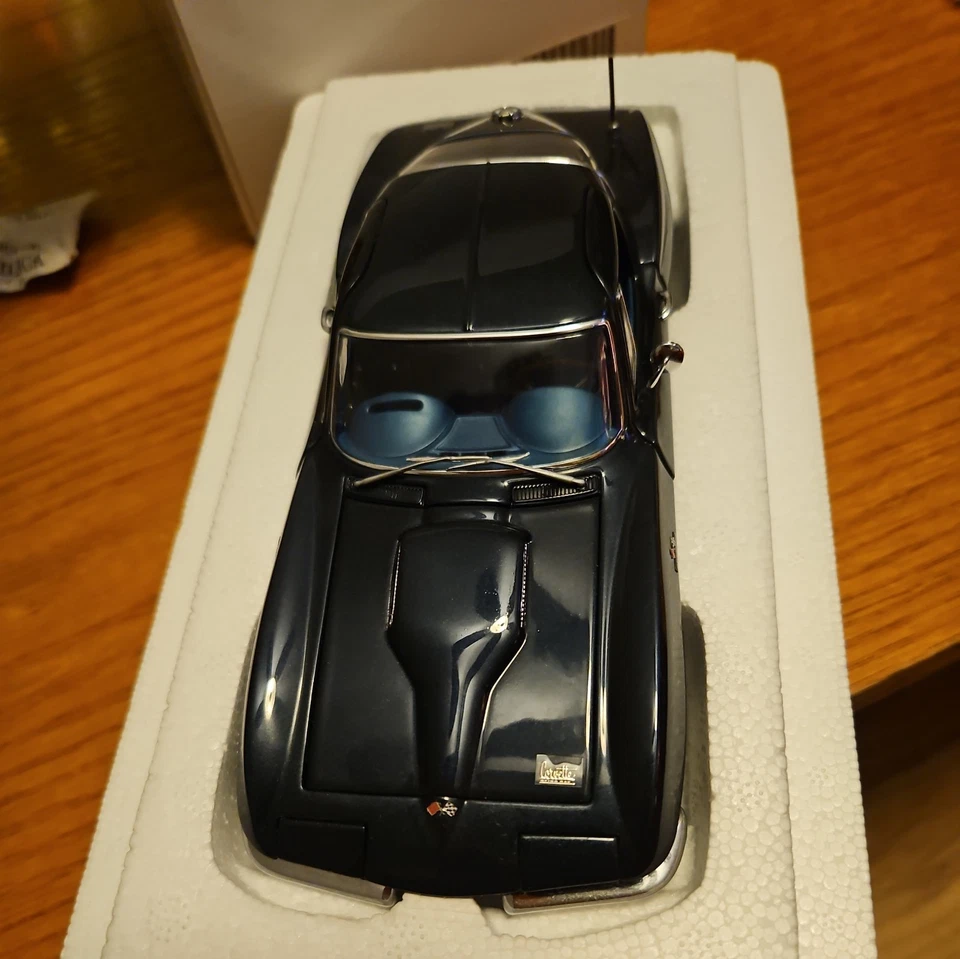 Danbury Mint  1966 Chevy Corvette Coupe 1:24 - Image 1 of 4