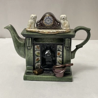 Cardew woodmanton ‘Titan’ flueback teapot - Image 1 of 4