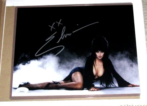 Elvira Mistress of the Dark Signed 8x10 Glossy Photo JSA Authenticated - Imagen 1 de 2