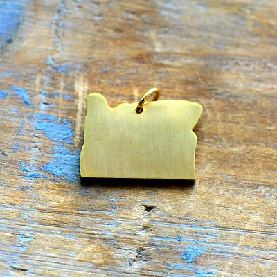 Dije del estado de Oregón - Colgante de acero inoxidable enchapado en oro de 24k cepillado - Mínimo Foto 1 de 3