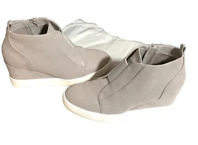 MIA Cristie sneaker  Wedge shoe/ bootie  10M ankle  casual gray faux seude — 第 1/4 张图片