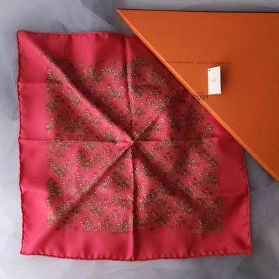 Hermosa Bufanda de Seda Hermès Rosa Floral Pájaros 41x41 cm Casi Como Nueva Foto 1 de 4