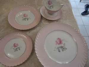 5 Piece Place Setting(s) Rosarita by Royal Tettau - Picture 1 of 7