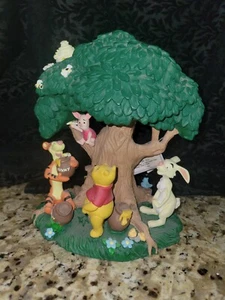 RARO Vintage Disney Winnie the Pooh & Friends Under Tree Resina - Imagen 1 de 4
