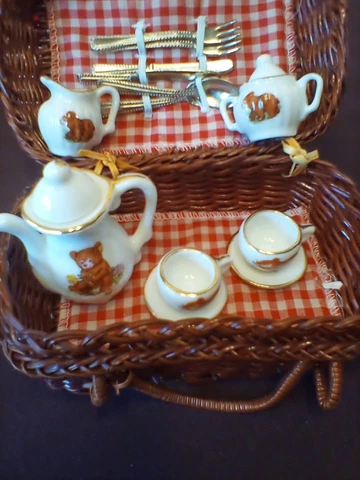 Hand Woven Mini Picnic Basket with dishes and utensils New Cover