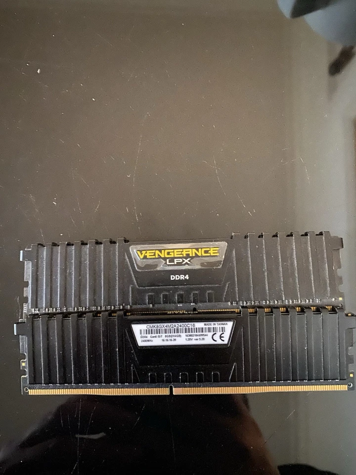 Corsair LPX DDR4-2400 - Image 1 of 1