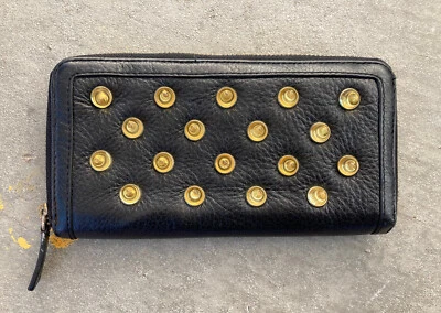 Cartera de cuero negra Betsy Johnson amarilla con púas, tela Rosebud años 90 gótico punk Foto 1 de 4