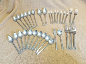 Lot of 32 Towle Classique Bead 18/10 Stainless Dinner Flatware Set - Picture 1 of 7