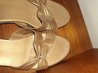 Munro Gold Slides 12 Medium! In Leather! - Image 1 of 4