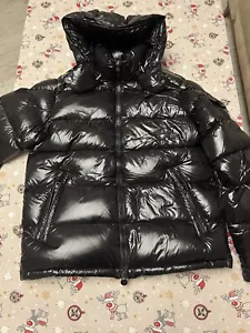 PRE-OWNED MONCLER BLACK POLYAMIDE SHORT DOWN JACKET MAYA FOR MEN SIZE:4 L - Picture 1 of 15