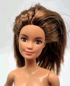 Barbie Tennis Coach - Brunette Hair / Brown Eyes (Mattel DVG15 2015) - Picture 1 of 4