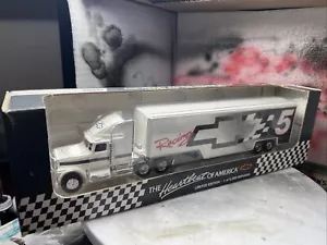 Ertl Chevrolet International Transporter 1/64 #5 White - Picture 1 of 3