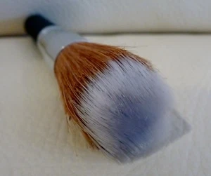 1x i.d. BARE ESCENTUALS bare Minerals Feather Light Brush, Brand NEW! - Bild 1 von 3