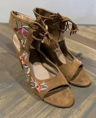 Charles Albert Embroidered Floral Heels | Women’s 9 - Image 1 of 4