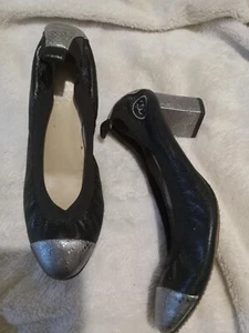 Vintage CHANEL ESCARPINS 37.5 Shiny Leather Cap Block Heel Pumps RARE - Picture 1 of 13