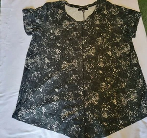 Women's Top Size 18/20 Ellos Black/gray & white design chest 48" Length 30" - Picture 1 of 6