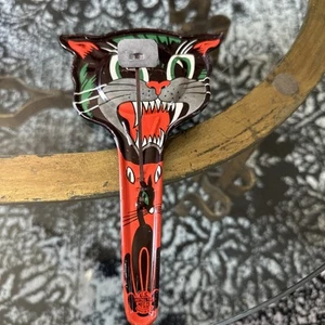 Vintage Halloween Tin Litho Black Cat Noise Maker Clapper US Metal Toy MFG Co. - Picture 1 of 5