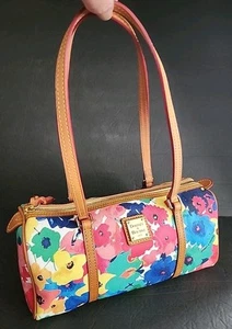 Bolso Dooney & Bourke Barrel Boston Floral - Imagen 1 de 23