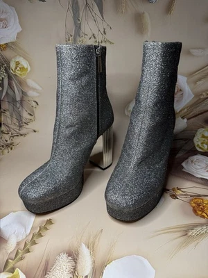 Botas Michael Kors Plateadas Brillo Y Metálicas Tacón Alto Talla 6 NUEVAS Foto 1 de 4