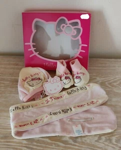 Neonato Cappellino Scarpe Sciarpa Hello Kitty - NUOVO Idea Regalo - Foto 1 di 1