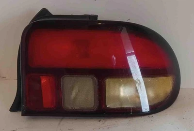 Luz trasera derecha Aspire 1995 2 puertas HB usada OEM Foto 1 de 4