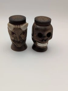 Juego de salero y pimentero de diablo y calavera de madera vintage - Imagen 1 de 5
