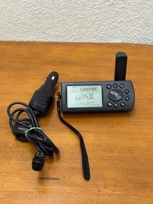 Garmin GPS III Piloto Portátil para Senderismo, Paquete de Camping con Cargador de Coche Foto 1 de 4