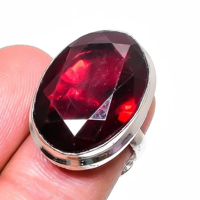 Hermoso anillo ajustable de piedras preciosas con forma ovalada granate de Mozambique joyería hecha a mano Foto 1 de 4