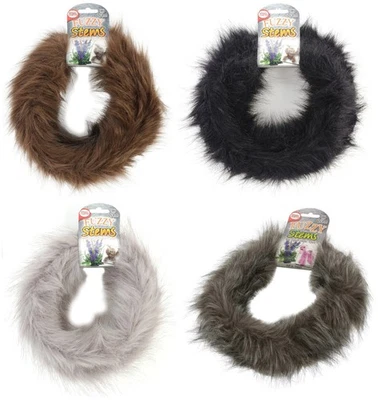 Tallos artesanales difusos de 9 pies en marrón, negro y gris lobo Foto 1 de 4