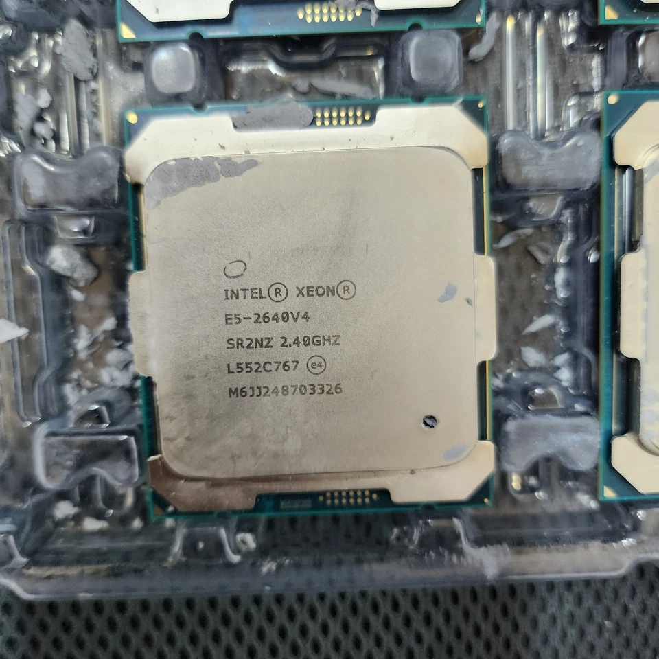 2xIntel E5-2640v4 SR2NZ Xeon 2.4GHz 25MB 10-Core LGA2011-v3 Server Processor CPU - Image 1 of 1