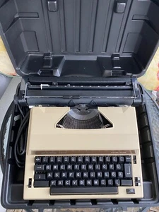 Quelle 591 CB Privileg De Luxe Elektrische Schreibmaschine - Afbeelding 1 van 14