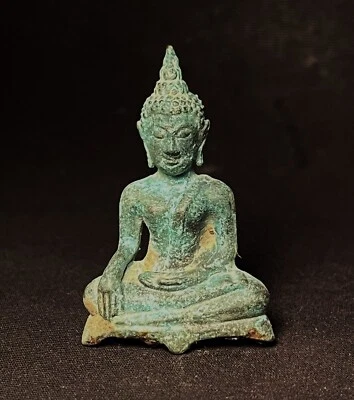 OLD THAI BUDDHA AMULET BRONZE, PHRA CHIANG SAEN (Sing 3) 3 LEG BASE - Image 1 of 4