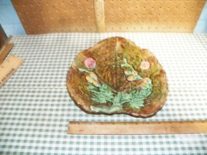Vintage MAJOLICA Leaf Bowl - Picture 1 of 7
