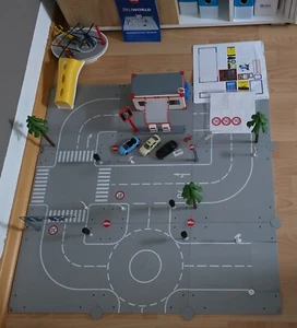 Siku World Stadt-Set 5501 + Hubschrauberlandeplatz + 2 weitere Hubschrauber - Bild 1 von 4