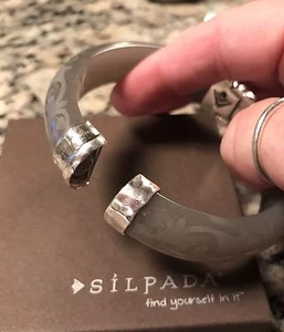 Silpada B2186 Sterling Silver Scroll Resin Bangle Bracelet Ret $189  - Picture 1 of 4