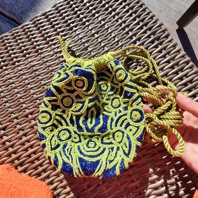 全新带标签 Free People Penny 串珠抽绳钱包,chartreuse,绿色蓝色玻璃  — 第 1/4 张图片