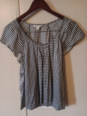 Banana Republic 100% Silk blouse Houndstooth Print Flutter Sleeve Size Medium - Image 1 of 3