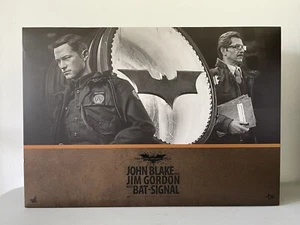 Hot Toys 1/6 MMS 275 The Dark Knight Rises John Blake & Jim Gordon w/ Bat Signal - Picture 1 of 7