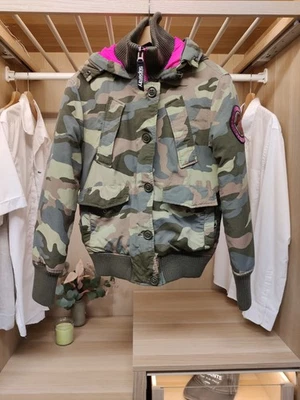 CHAQUETA ABRIGO CAQUI PEQUEÑA SUPERDRY BOMBARDERO RESCATE EJÉRCITO CAPUCHA CAMUFLAJE PLUMÓN ACOLCHADO MUJER Foto 1 de 4