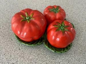 Vintage Occupied Japan 5 Piece Tomato Salt & Pepper Condiment Set Leaf Plate - Picture 1 of 4