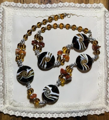 Collana di Pietre dure e Ambra, con Murrine marrone e oro - Immagine 1 di 4