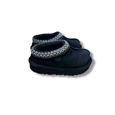 Chinelos de camurça UGG Tasman II infantil tamanho 6 preto aconchegante slip-on sapatos - Imagem 1 de 4