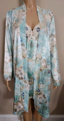 Conjunto de camisón y bata de encaje floral talla mediana Linea Donatella para mujer Foto 1 de 4