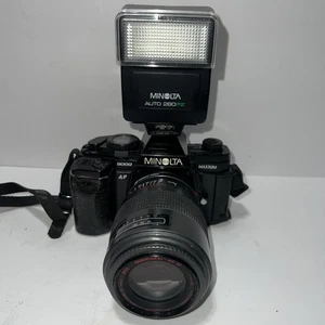 Minolta Maxxum 9000 analoge Kleinbildkamera - Quantaray 70 mm Objektiv - Minolta Auto 280px Blitz - Bild 1 von 19