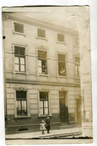 Foto AK Duisburg,Privathaus mit Bewohnern 1915 - Picture 1 of 2