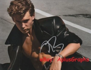 AUSTIN BUTLER... Encantador Barechested (sin camisa) FIRMADO - Imagen 1 de 1