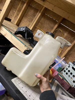 Depósito de refrigerante para Nissan Xterra 2000-2005 | Delantero | No presurizado | Blanco Foto 1 de 4