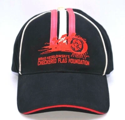 Chapéu Brad Keselowski base bandeira quadriculada elástico preto vermelho G/XL  - Imagem 1 de 4