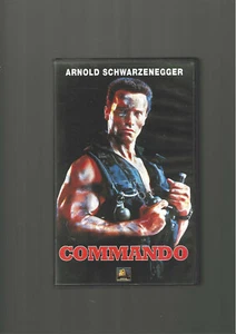 COMMANDO-cassette VHS-Arnold SCHWARZENEGGER-couleur-VF-1H30-1985 COLLECTOR - Foto 1 di 2